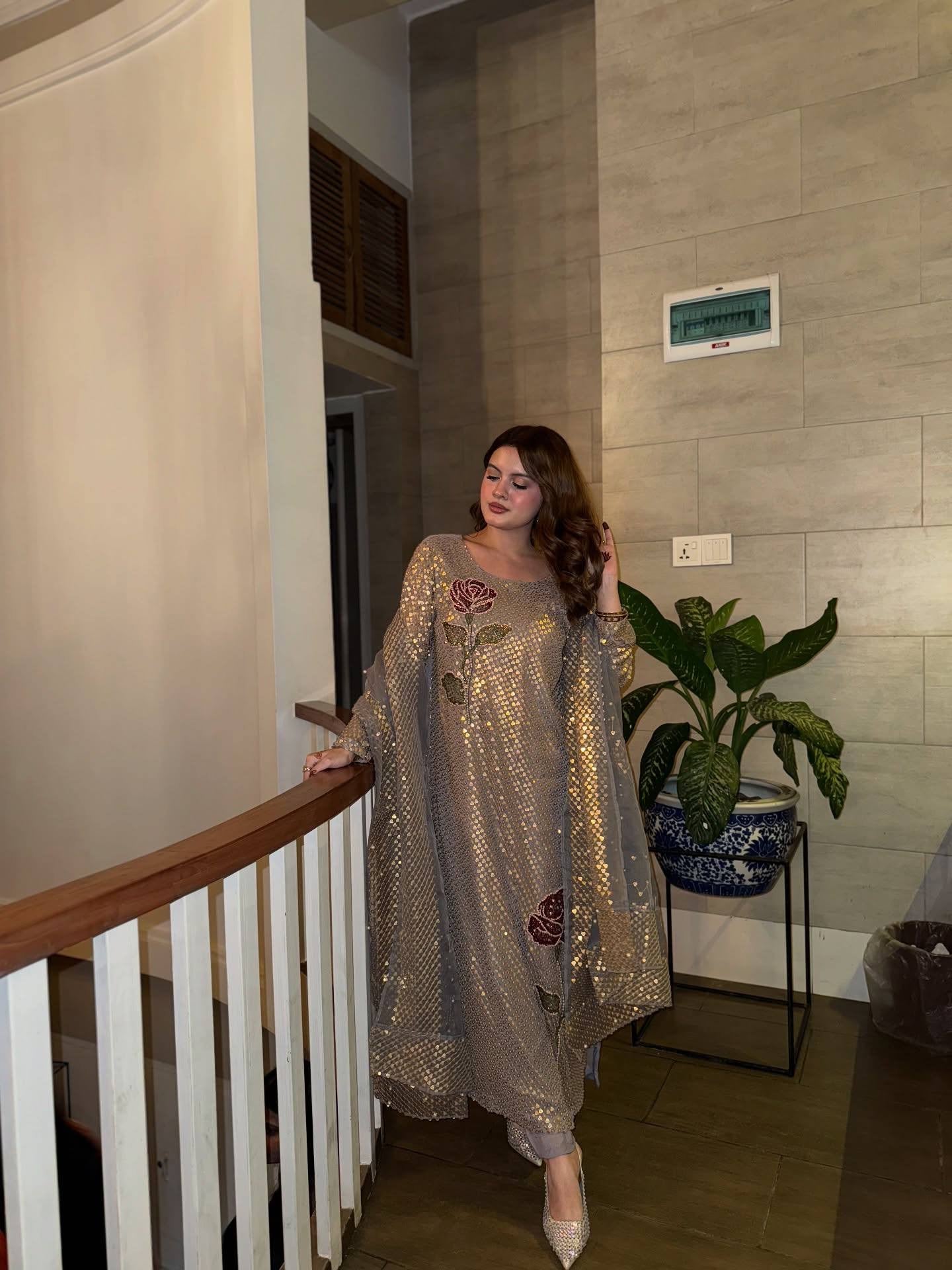 TWIL SEQUINS, FAUX GEORGETTE FABRIC✨KURTI, DUPATTA & PENT ✨