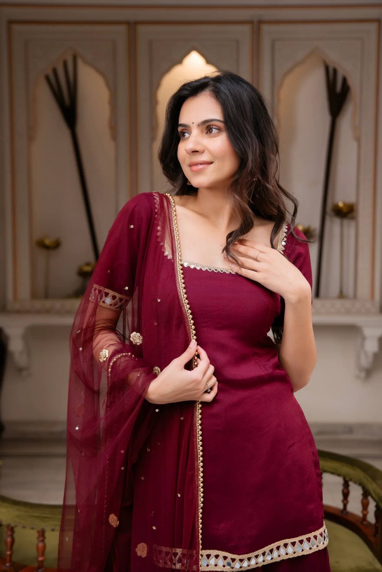 HEAVY 3 PIECES SUIT PAIR WITH EMBROIDERY AND REAL MIRROR WORK WITH FANCY LACE 👗