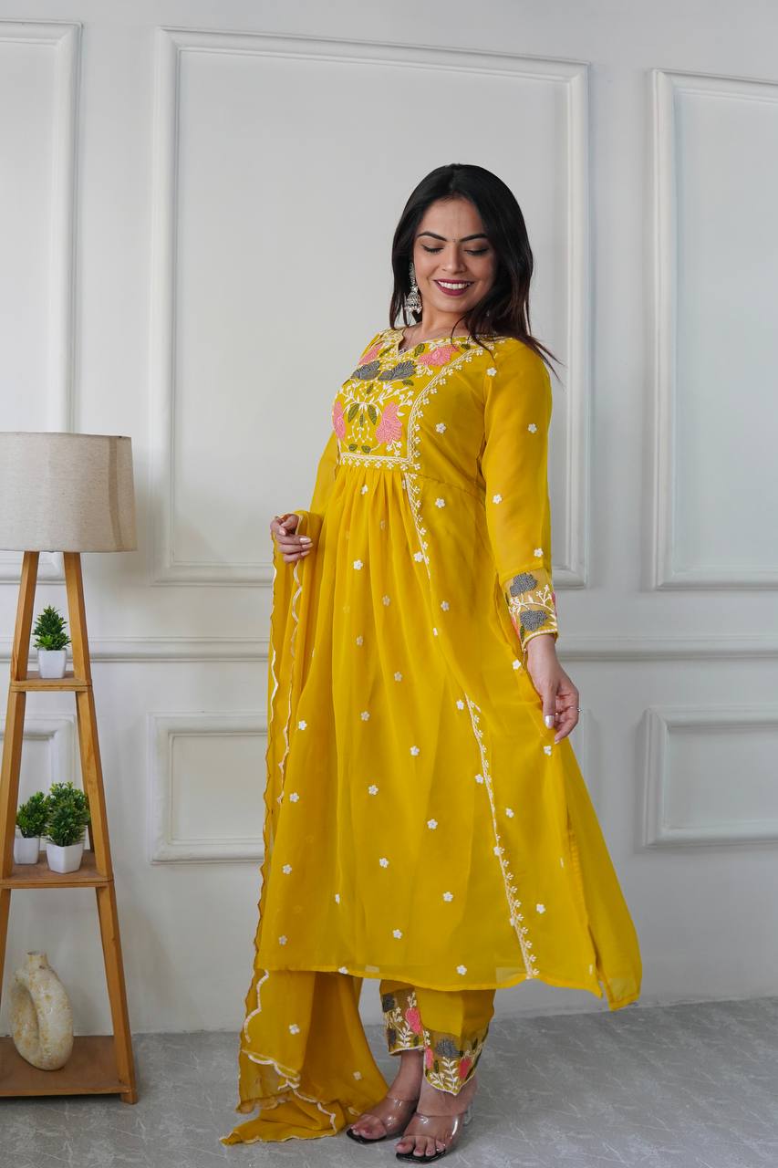 Designer Delight in Heavy Fox Georgette Elegance
